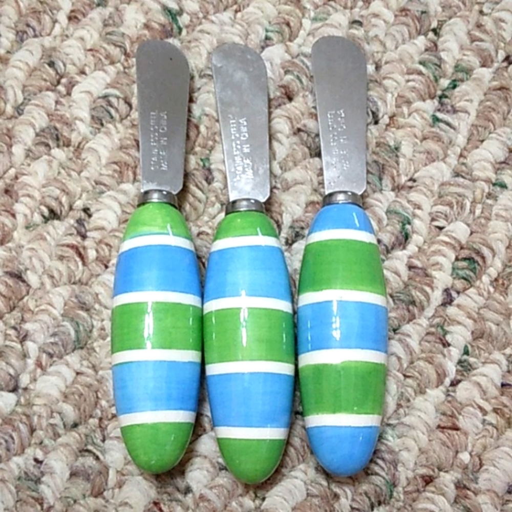 Set of 3 ceramic handle butter knives